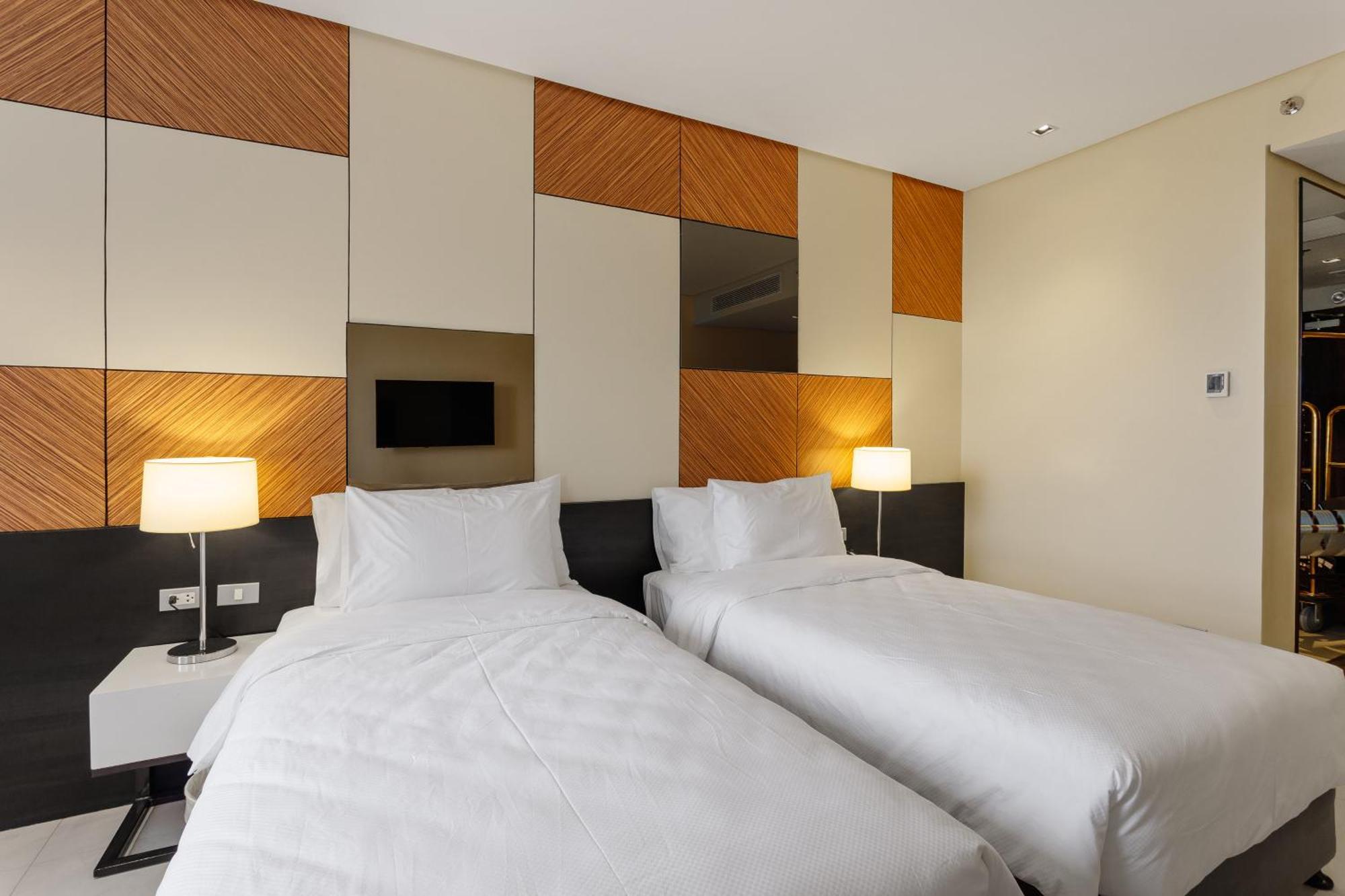 Summit Hotel Таклобан Екстериор снимка