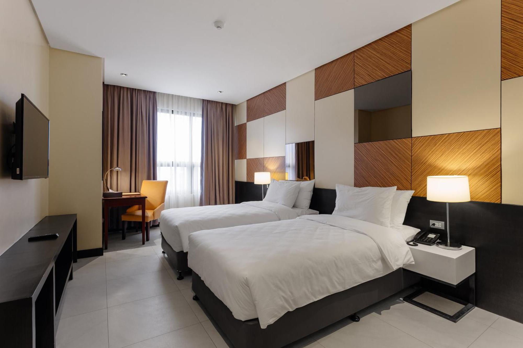 Summit Hotel Таклобан Екстериор снимка