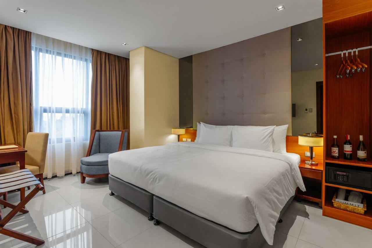 Summit Hotel Таклобан Екстериор снимка