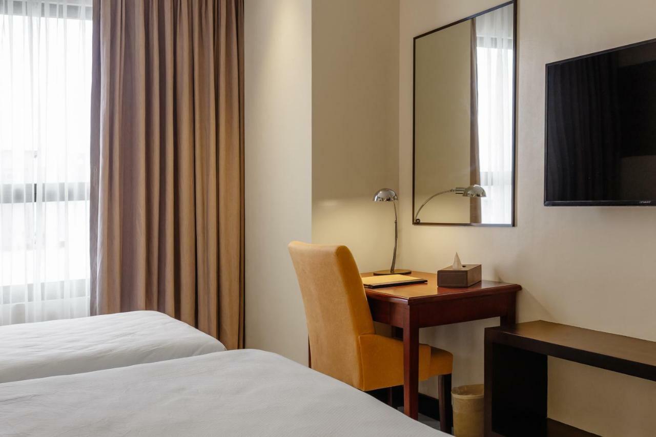 Summit Hotel Таклобан Екстериор снимка