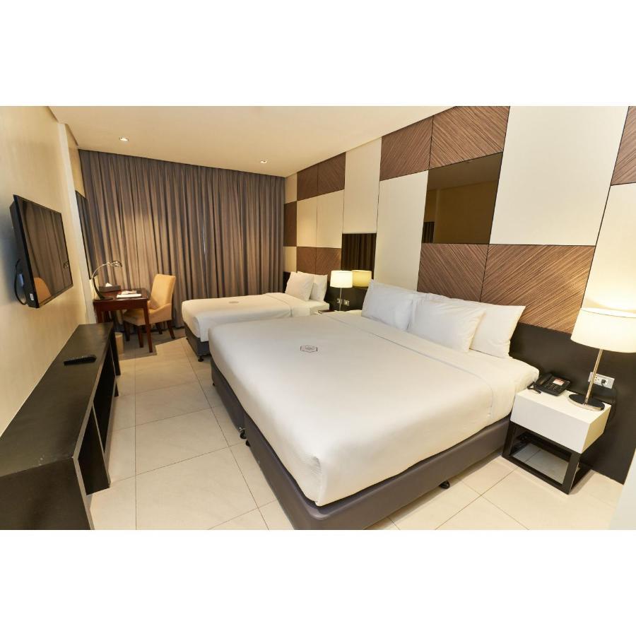 Summit Hotel Таклобан Екстериор снимка