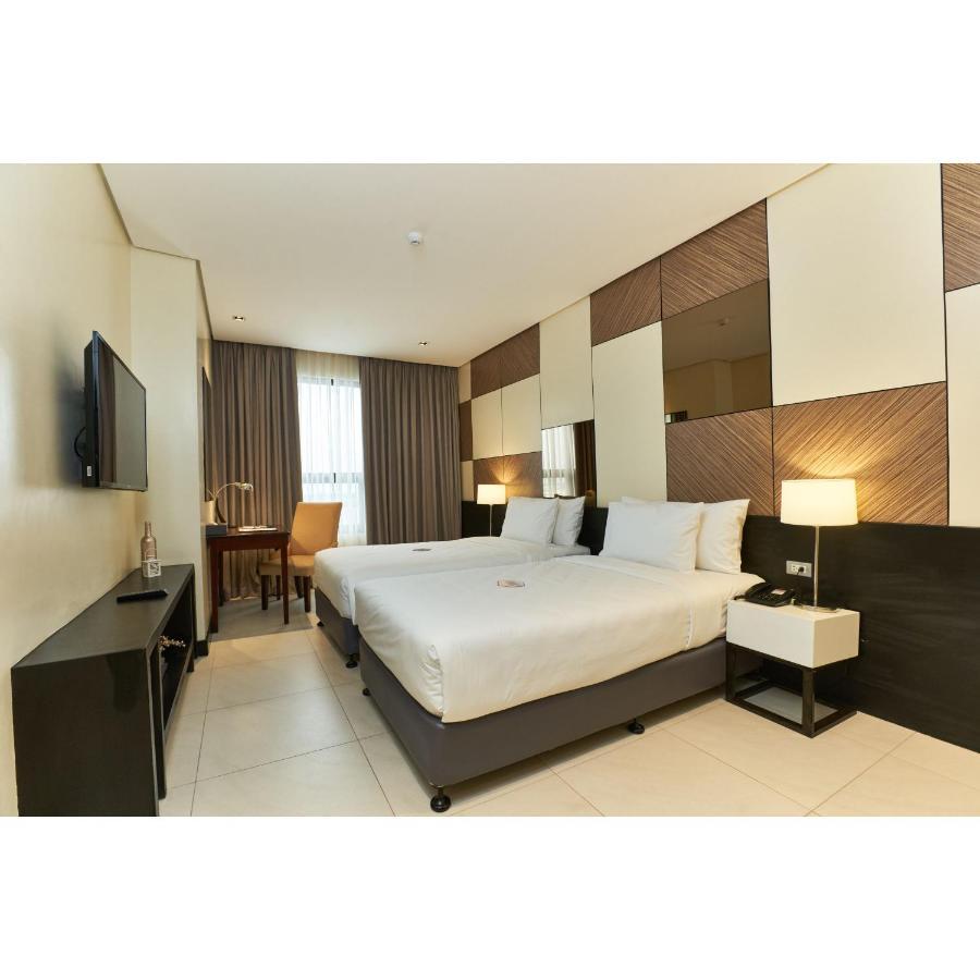 Summit Hotel Таклобан Екстериор снимка