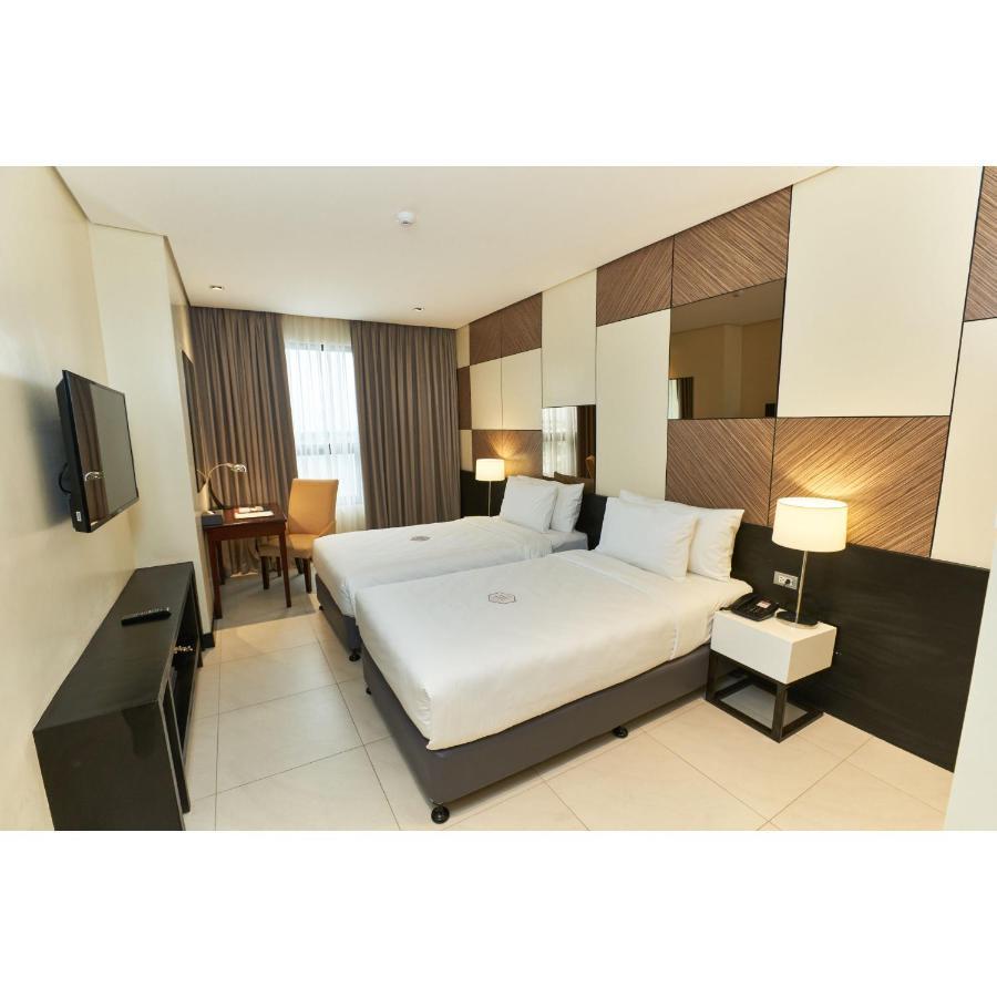Summit Hotel Таклобан Екстериор снимка