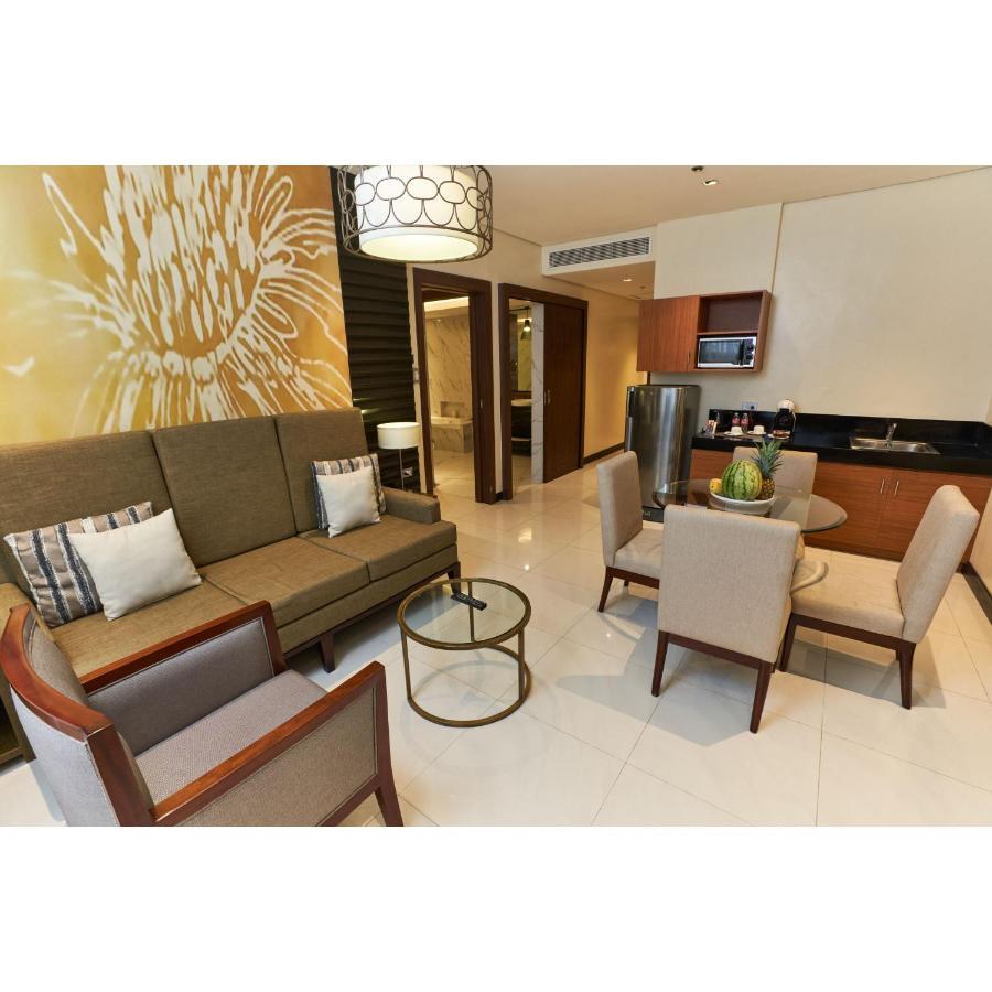 Summit Hotel Таклобан Екстериор снимка