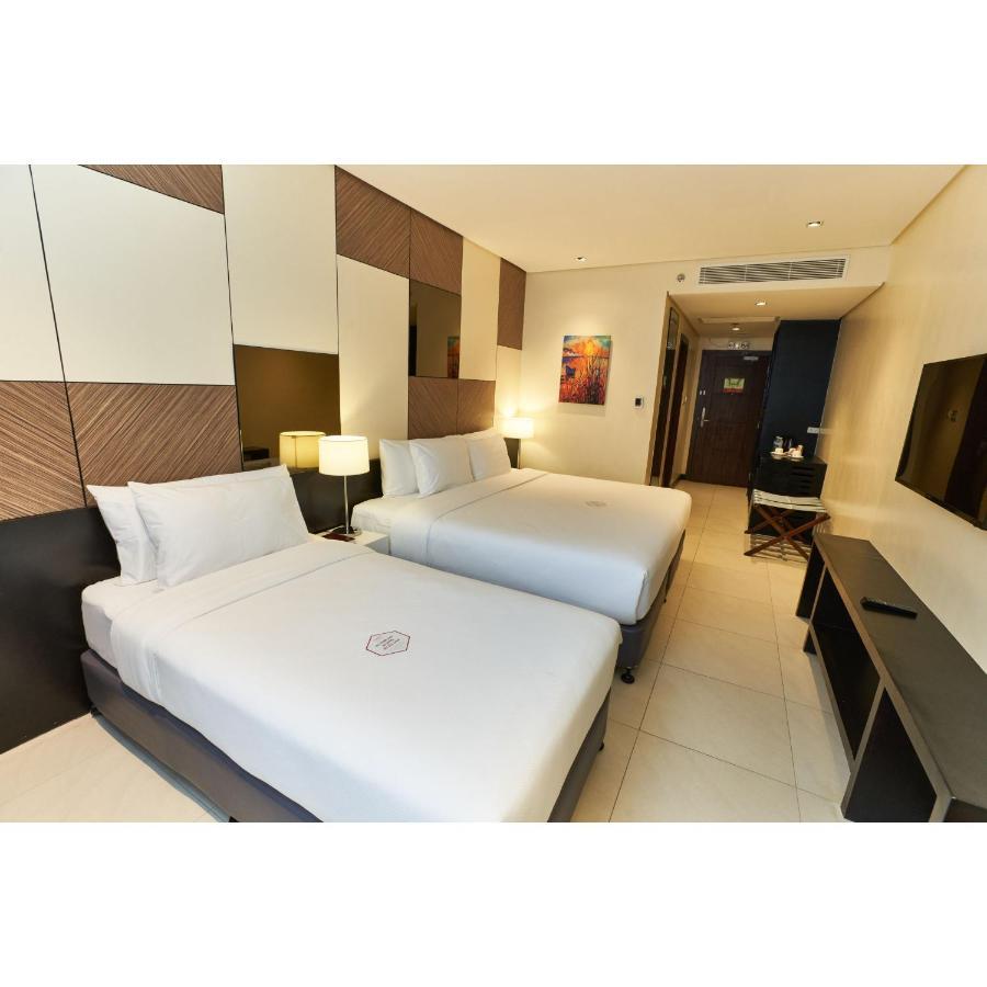 Summit Hotel Таклобан Екстериор снимка